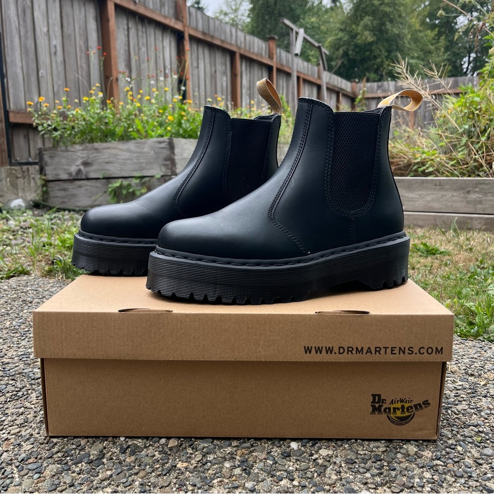 NWT Dr Martens Vegan Felix 2976 Platform Black Chelsea Boots